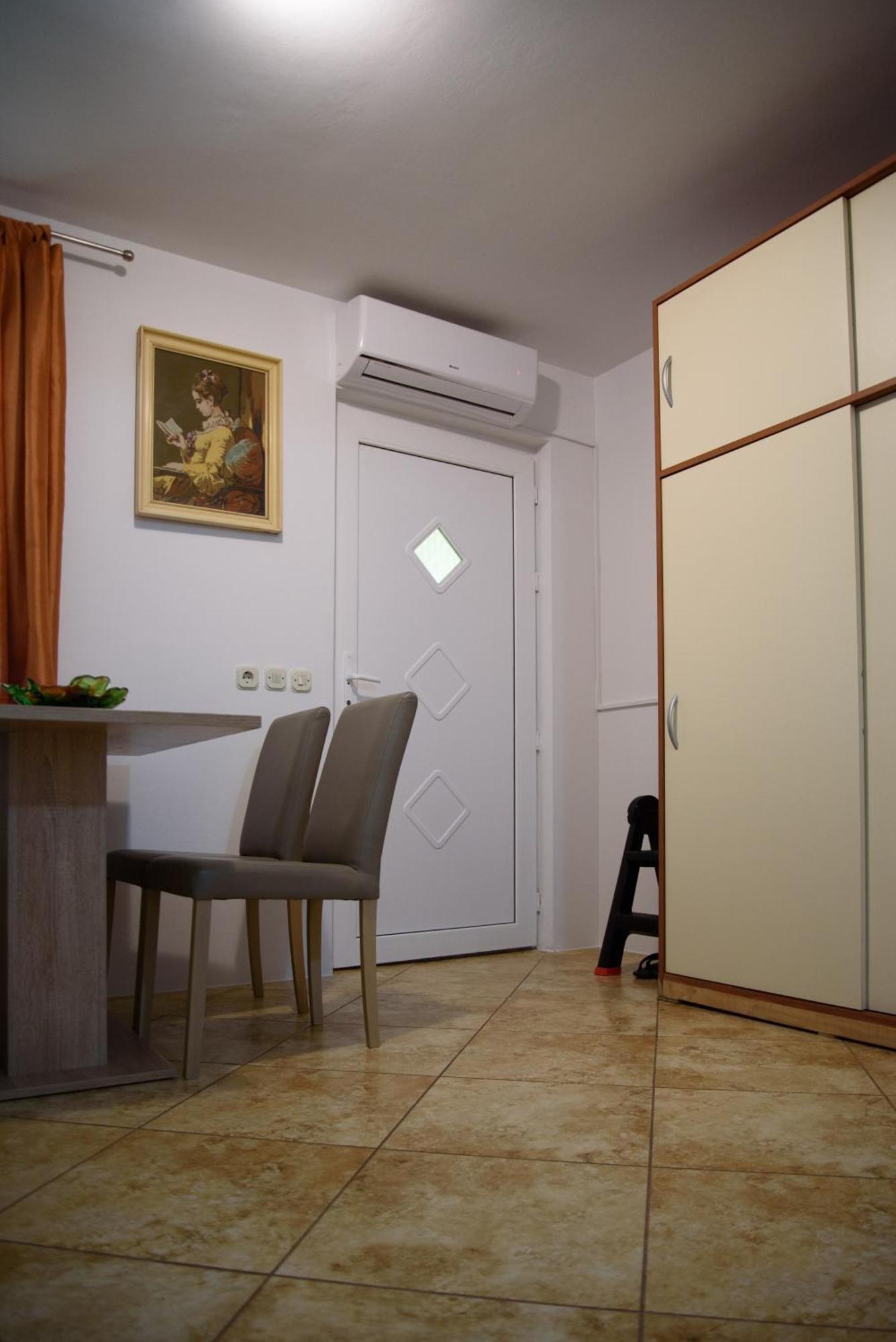 Apartments Cvitini Dvori Garjak Vrlika Екстериор снимка