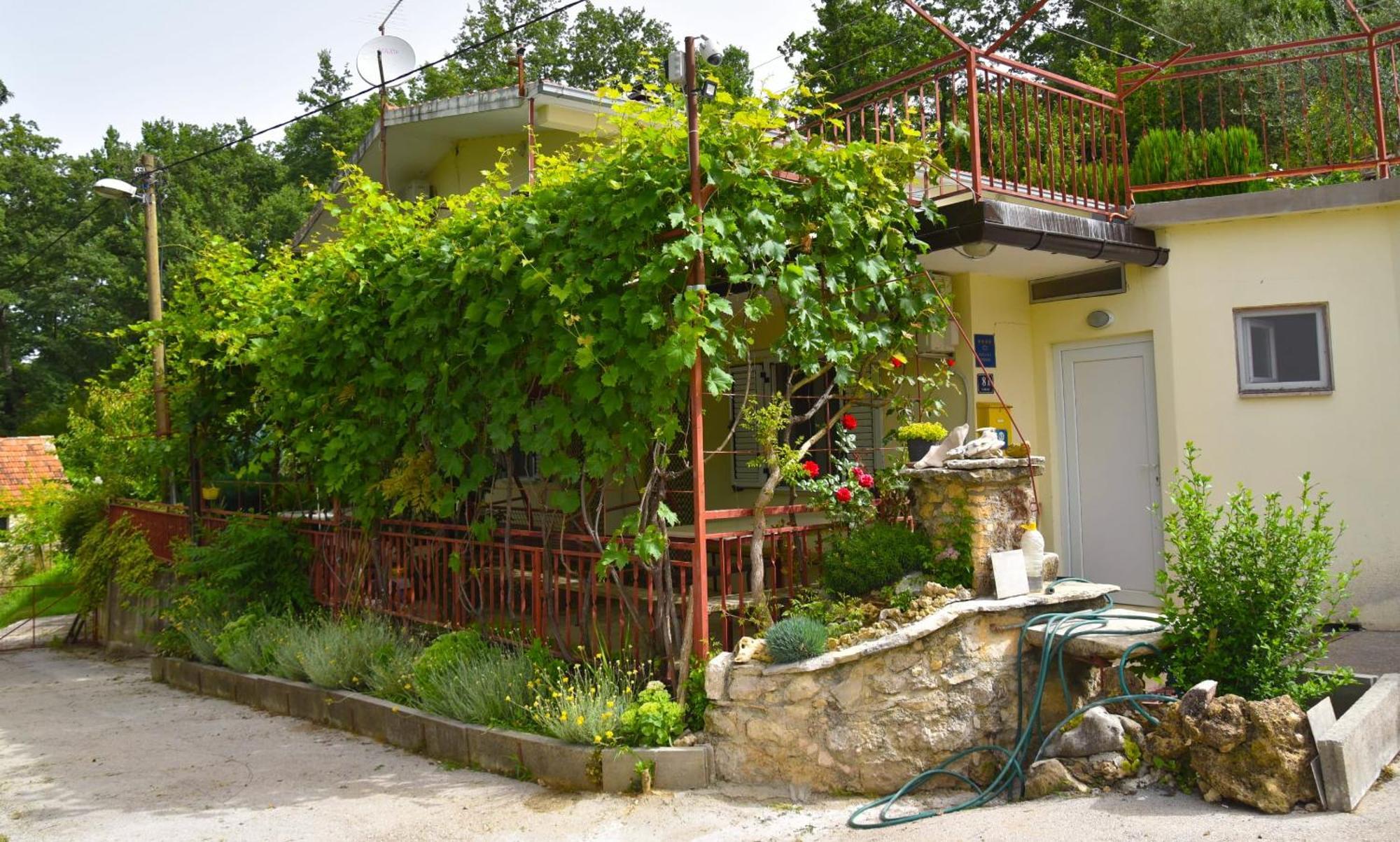 Apartments Cvitini Dvori Garjak Vrlika Екстериор снимка