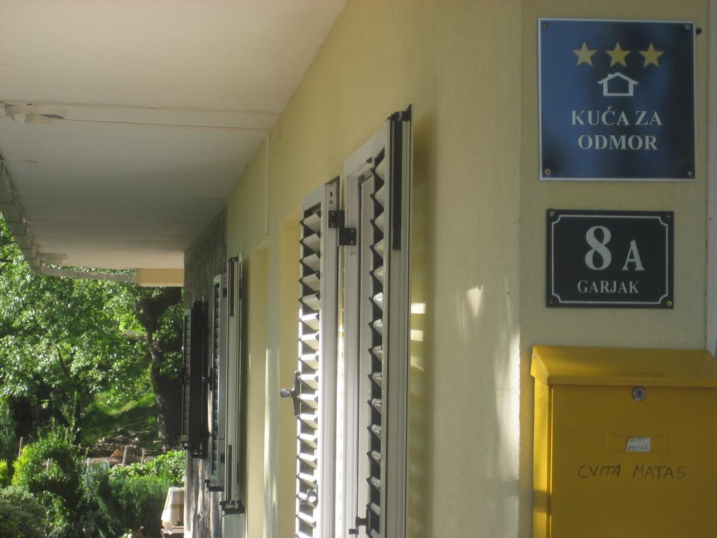 Apartments Cvitini Dvori Garjak Vrlika Екстериор снимка