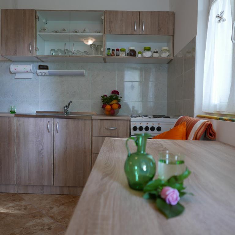 Apartments Cvitini Dvori Garjak Vrlika Екстериор снимка