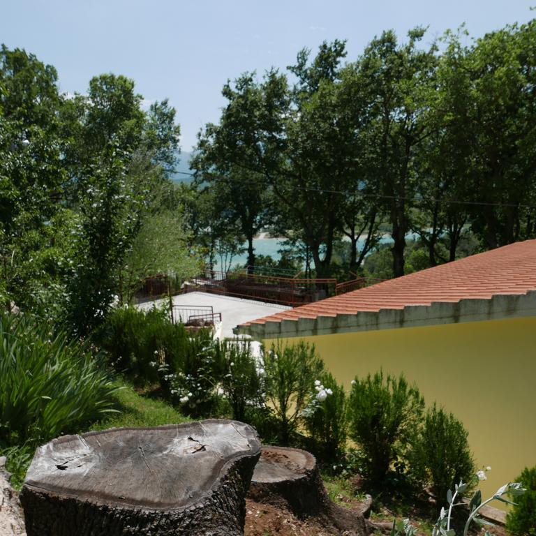 Apartments Cvitini Dvori Garjak Vrlika Екстериор снимка