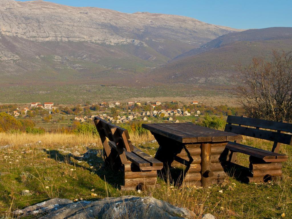 Apartments Cvitini Dvori Garjak Vrlika Екстериор снимка